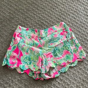 Lilly Pulitzer Dahlia Shorts 4in Inseam size Small.